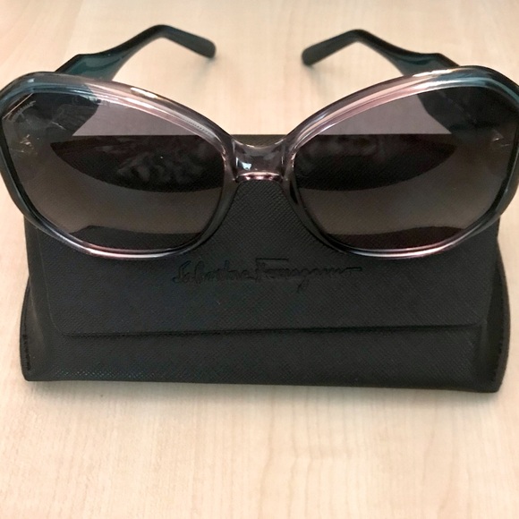 SALVATORE FERRAGAMO Sunglasses for Women oversized geometric frames NEW w/ case - Picture 7 of 10